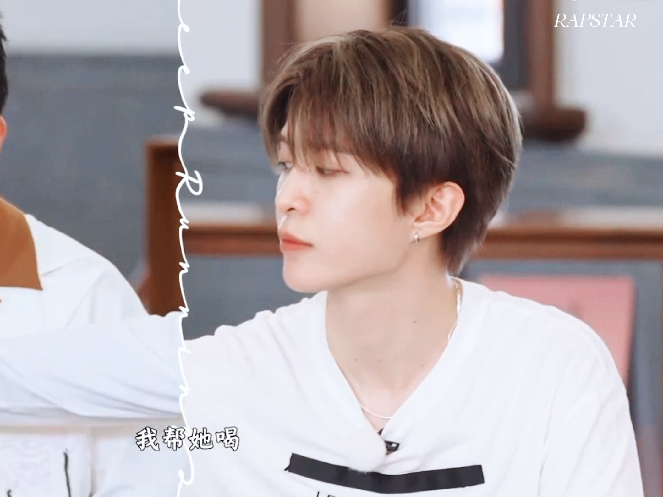 老公这一下子好帅，谁懂“我帮她喝”这个动作给我迷晕了๑_๑ 