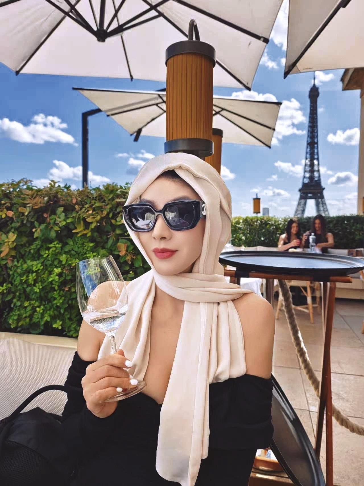 祝来年春山昂首 我为自己筹谋 不再自否。