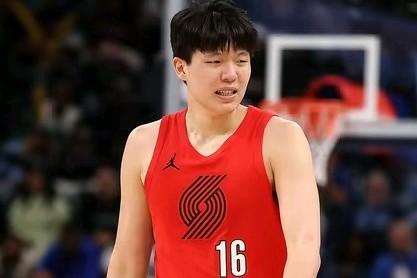 杨瀚森又进步了……

在开拓者主场35分打爆奇才的比赛中：杨瀚森获得10分45秒