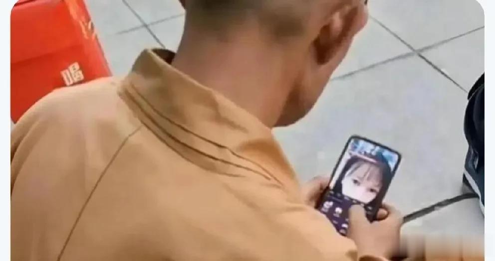 #被女主播敲诈住持系县佛教协会会长# 

偷吃荤腥，寺庙主持和女主播发生性关系？