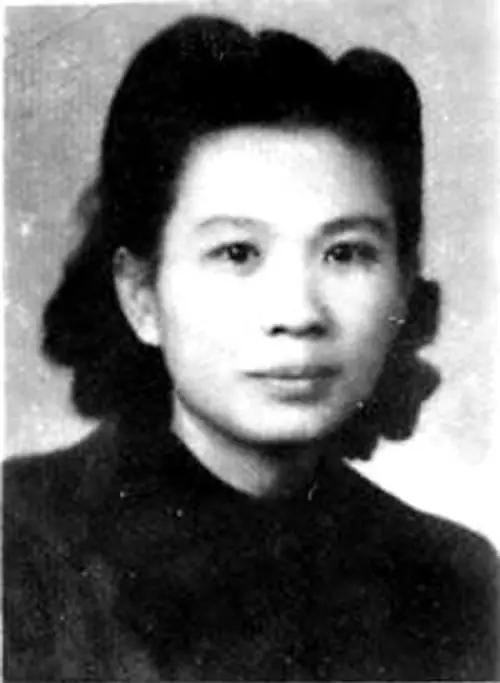 1949年，杨汉秀被秘密押送至一处偏僻的林场，随后特务用白绸将她的头蒙住，然后把