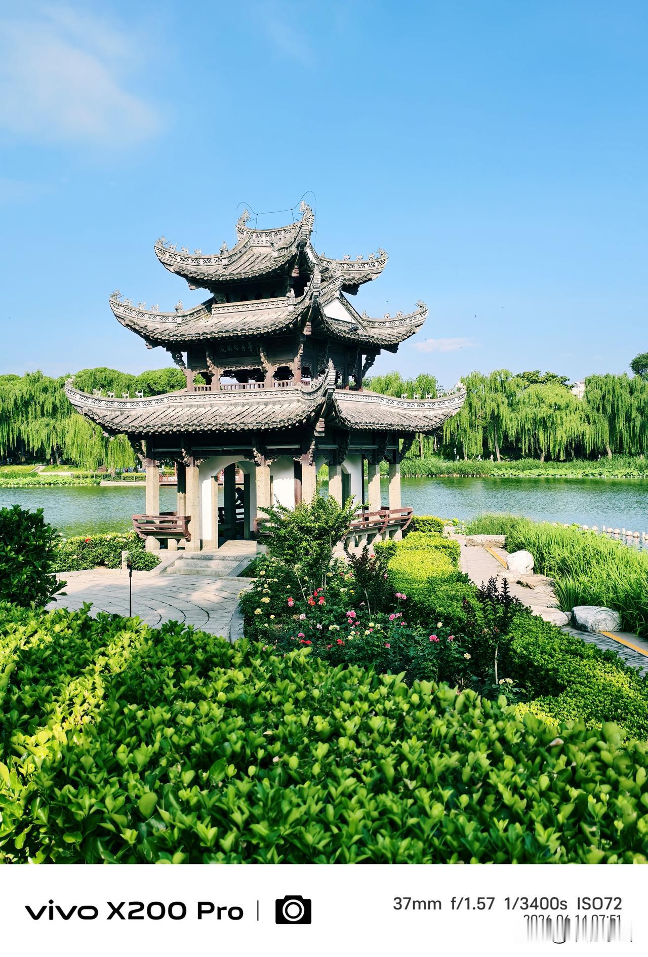 北京到底哪里的风景最美?
  要说北京风景最美，进入了夏季，当然是北京陶然亭公园
