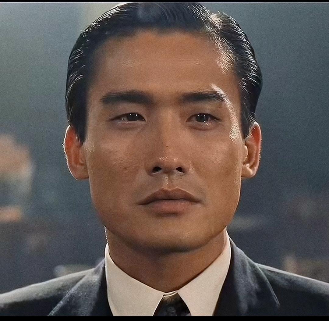梁家辉在一期综艺节目里说过，在他那个年代从来没有人说过他是帅哥，他连前十都进不去
