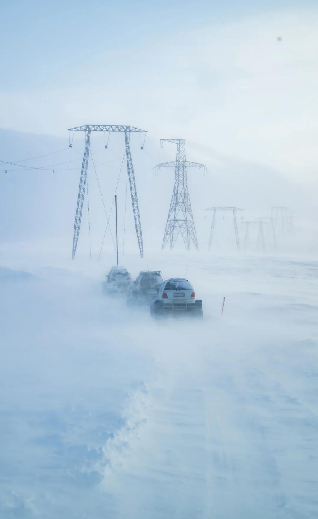 来到了现实版的雪国秘境❄️—堪察加
把改装越野开进深雪火山带的瞬间，直接解锁冬日
