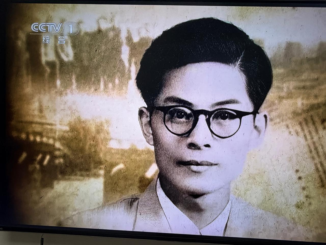 推荐大家都去看看这个纪录片，20多岁就掩护地下党转移，里面有许许多多的细节，是从