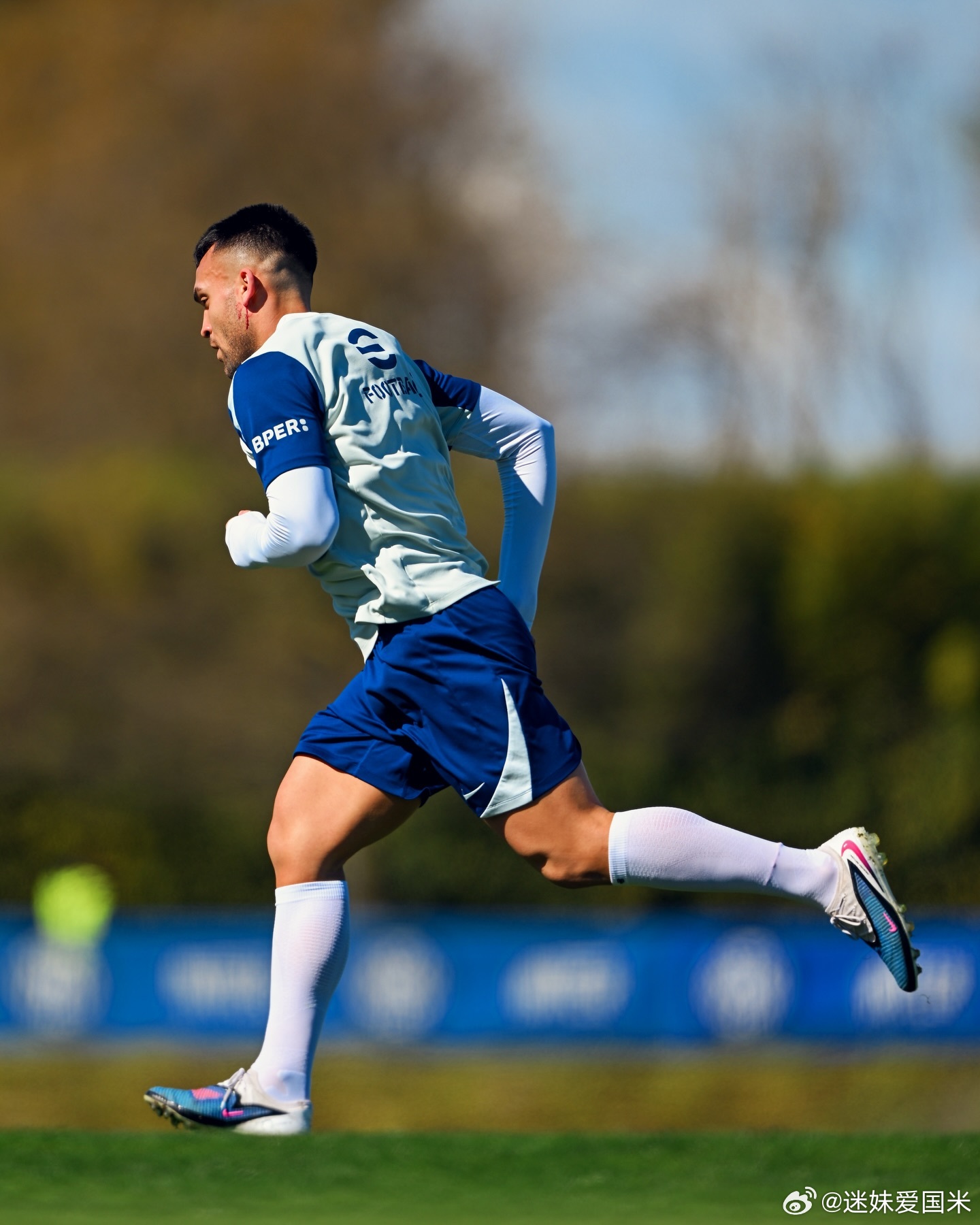 劳塔罗昨天已经进行了部分合练，首发战罗马问题不大。国际米兰意大利连续3届无缘世界