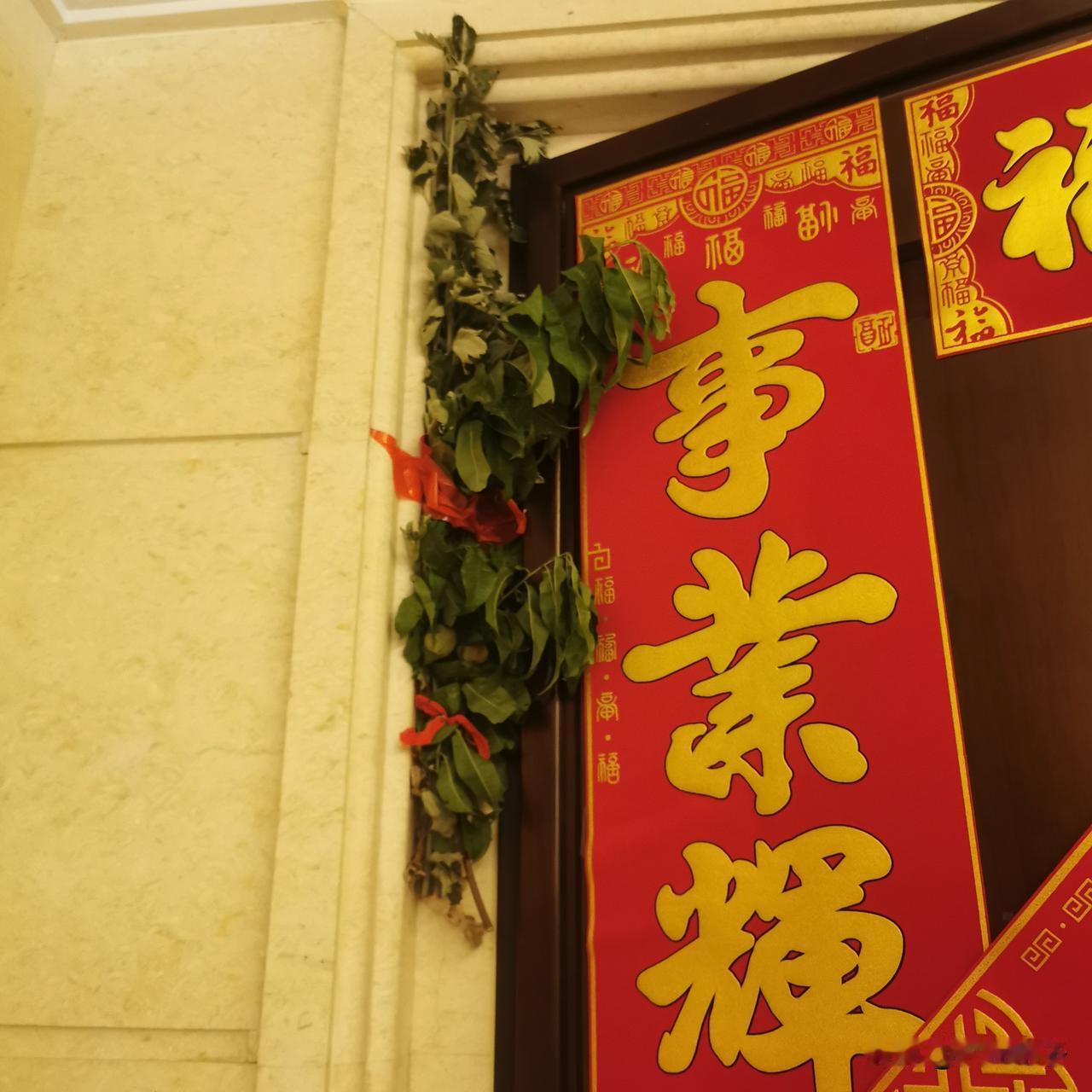 今天端午节，您家挂艾蒿了吗？

我家刚刚挂上！

头些年，一进入农历5月，我都会