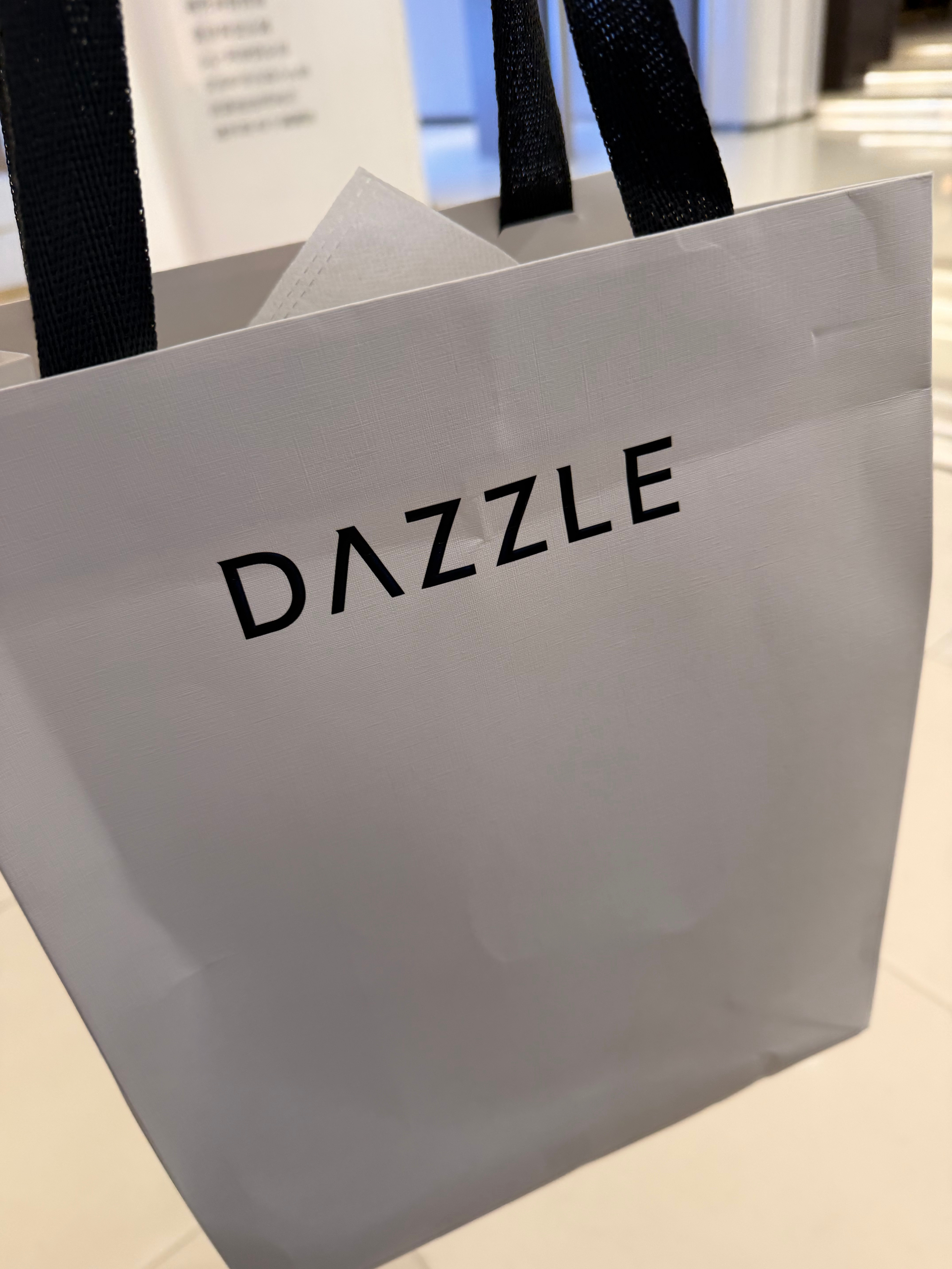 好日子，支持适适[挤眼][挤眼][挤眼]dazzle文化代言人于适 ​​​