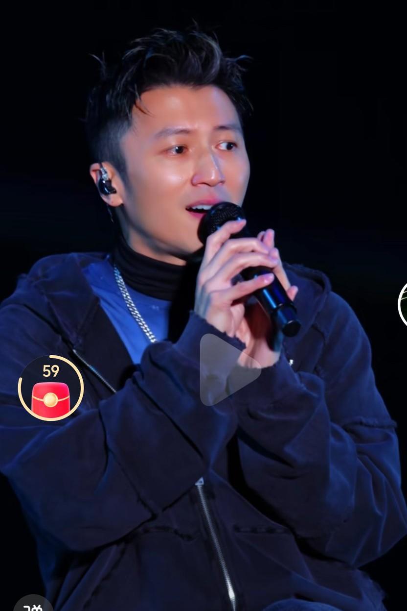 不得不佩服，谢霆锋真的是太帅了啊，快五十的人了，还这么充满少年感啊，真的是让人羡