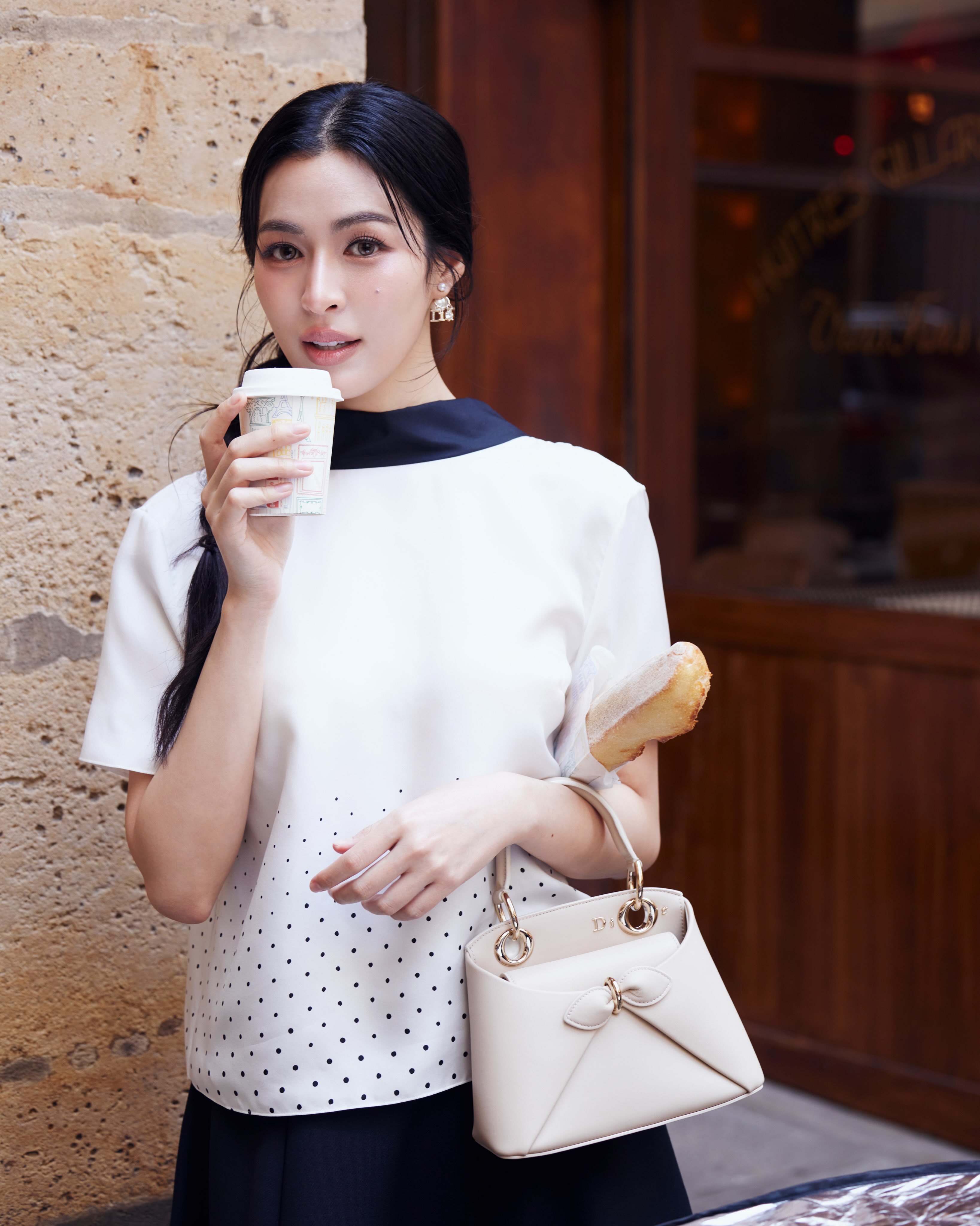 邝玲玲ins更新“Morning ☕🥖🥨 ”美好的一天从邝玲玲的美貌开始[比