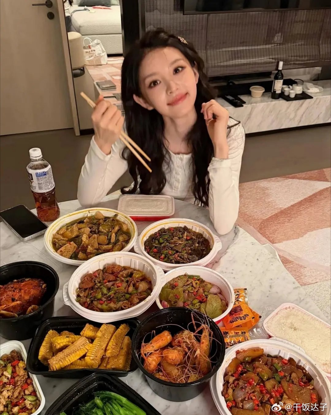 田曦薇这么多吃得了吗 感觉很浪费食物 