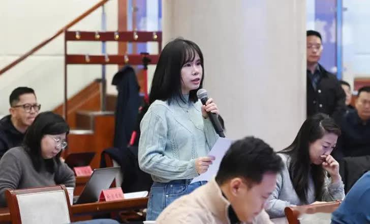 西方学者也纳闷：一年时间，全世界已经开始看不懂中国了。 不是中国故意变神秘，是我