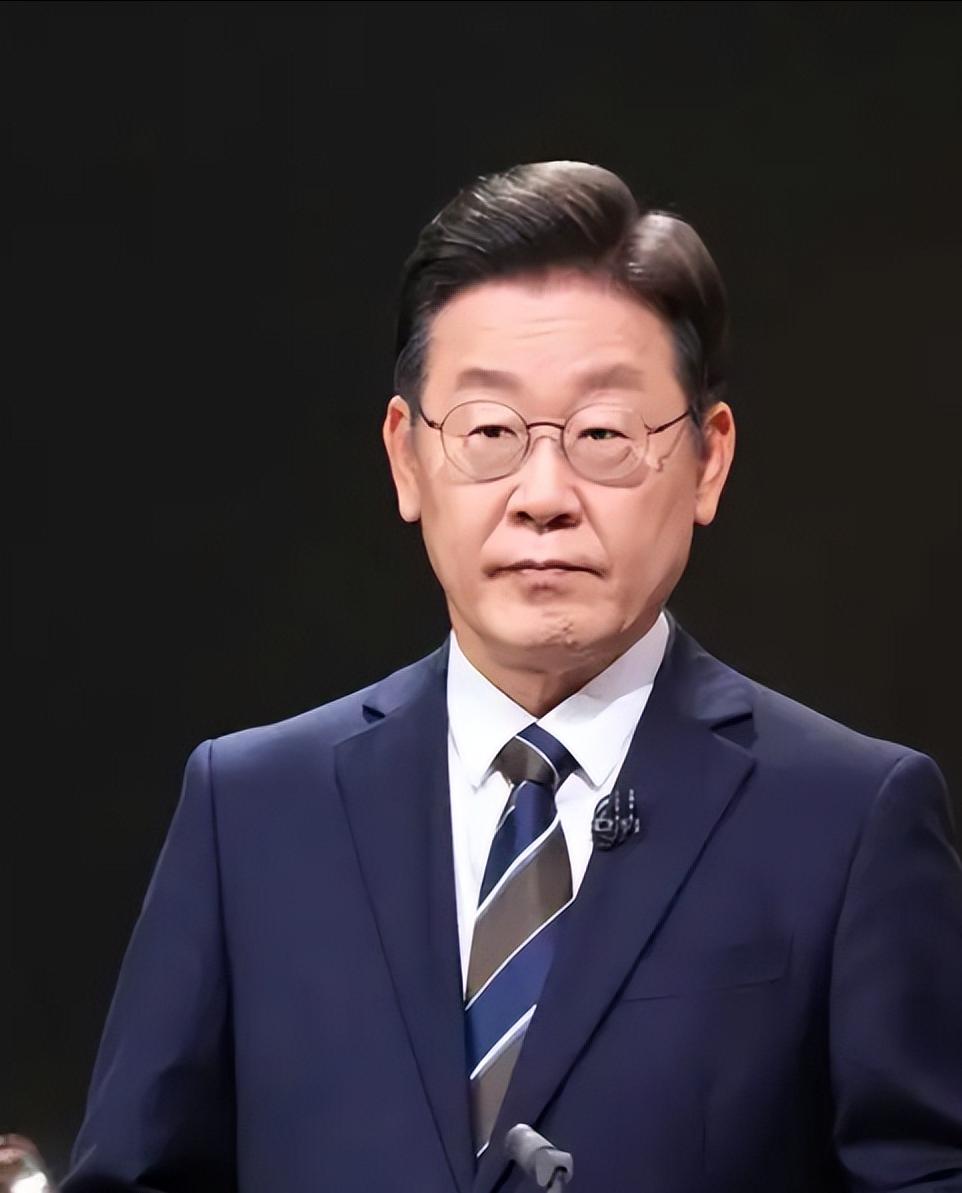 就在刚刚，
韩国总统李在明突然宣布，
1月10日，引述韩国国防部消息报道，总统李