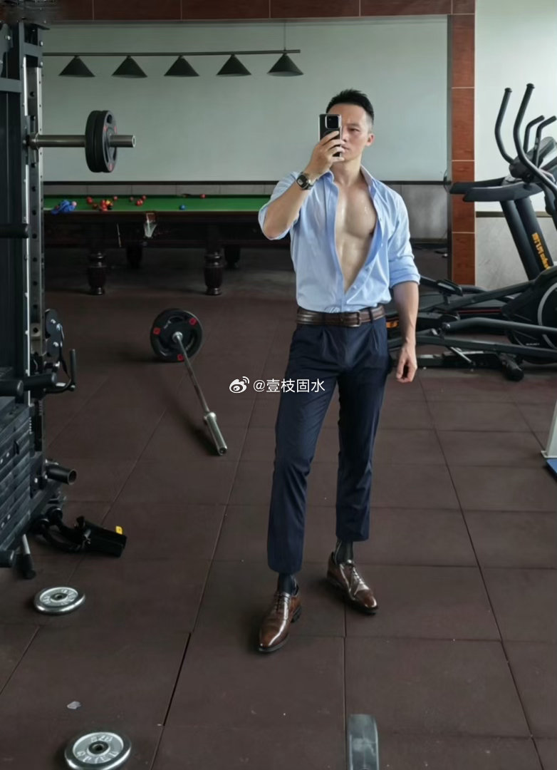 最爱看喜羊羊的那批孩子毕业了人生最有意思的，也是最有意义的故事就是分别和启程。眼
