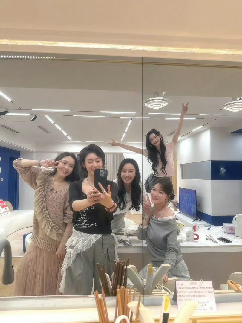 范玮琪剁椒鱼头梦女范玮琪说如果一公赢了要吃剁椒鱼头犒劳自己，队长叶一茜立马安排！