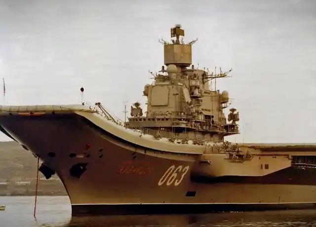 瓦良格号给了中国多大震撼？中国在场专家：苏联用的钢材太好了
瓦良格号刚拖进大连港