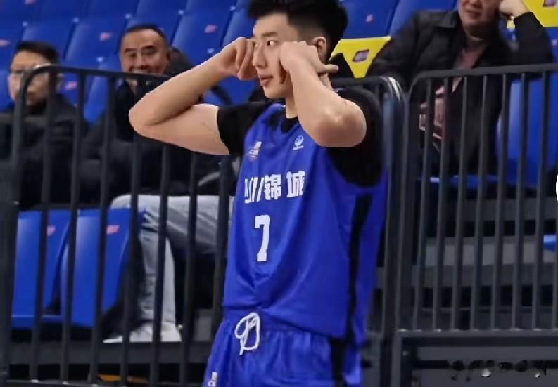 今天晚上辽篮战北京北汽
9月4日晚也就是今天晚上7点30分辽宁本钢男篮与北京北汽