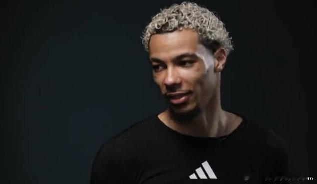 埃基蒂克：我能成为最好的前锋之一；我从MSN那学到了很多本周，埃基蒂克接受了哈格