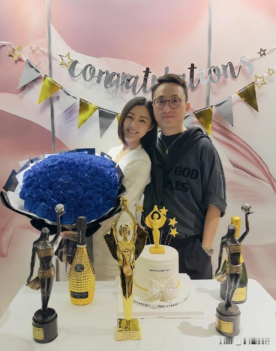 卫诗雅百花奖获奖，忙碌缝隙里的这份庆祝，藏着演员最踏实的烟火气
 
百花奖的光环