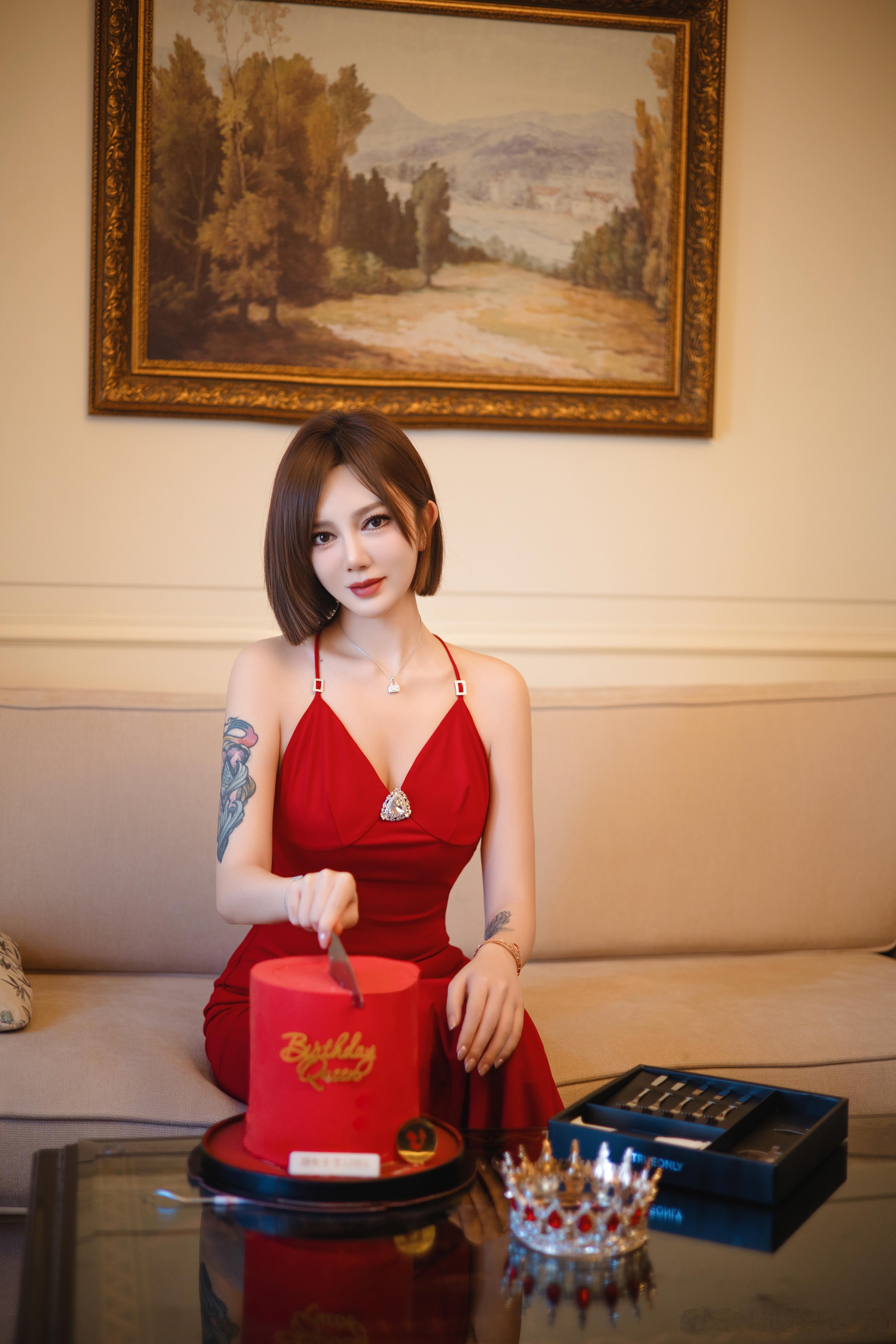 很少穿红色 ​​​