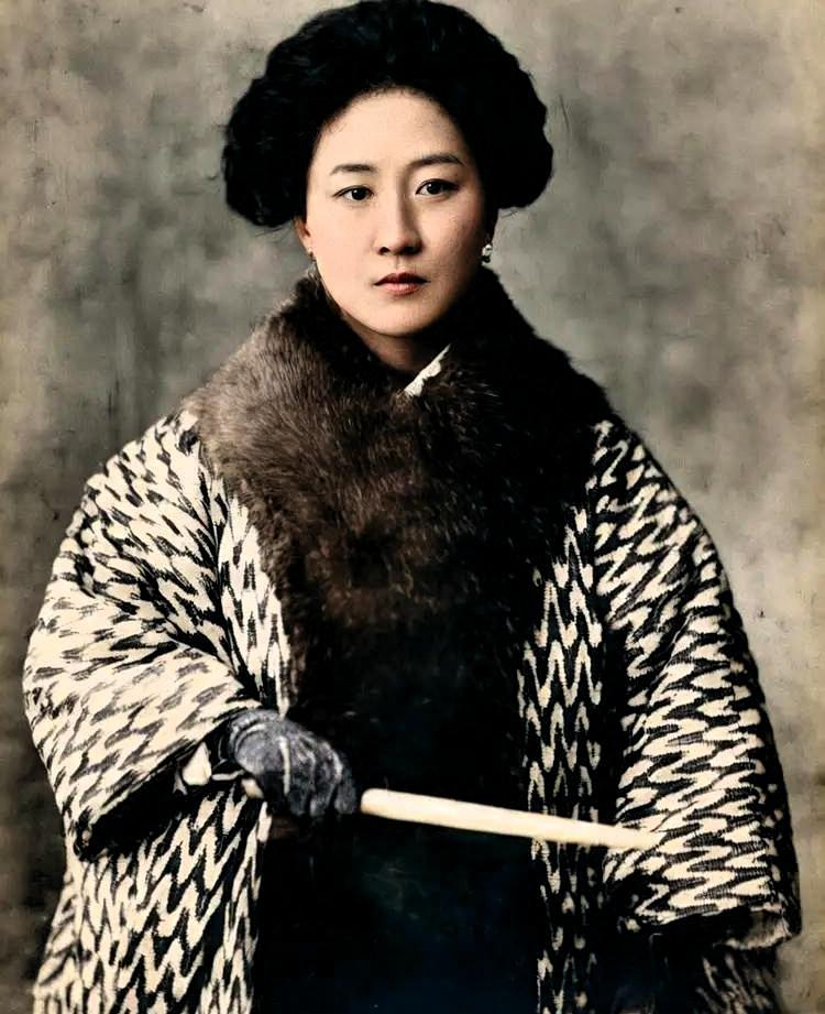 秋瑾1907年在绍兴轩亭口英勇就义之后，朝野舆论哗然，天下志士同声悲愤。当年直接