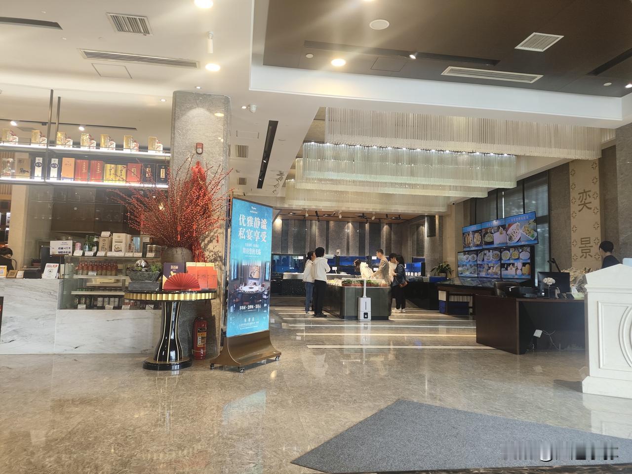 周末陪母亲逛吃大连，两家风味小店各有惊喜
 
周末陪着母亲出门闲逛，搭乘公交穿梭