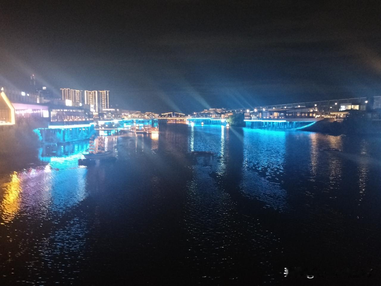 闲来无事，翻看宋朝历史，感觉挺有意思！
一、宋共历十八帝，一个祖，十七个宗，总之