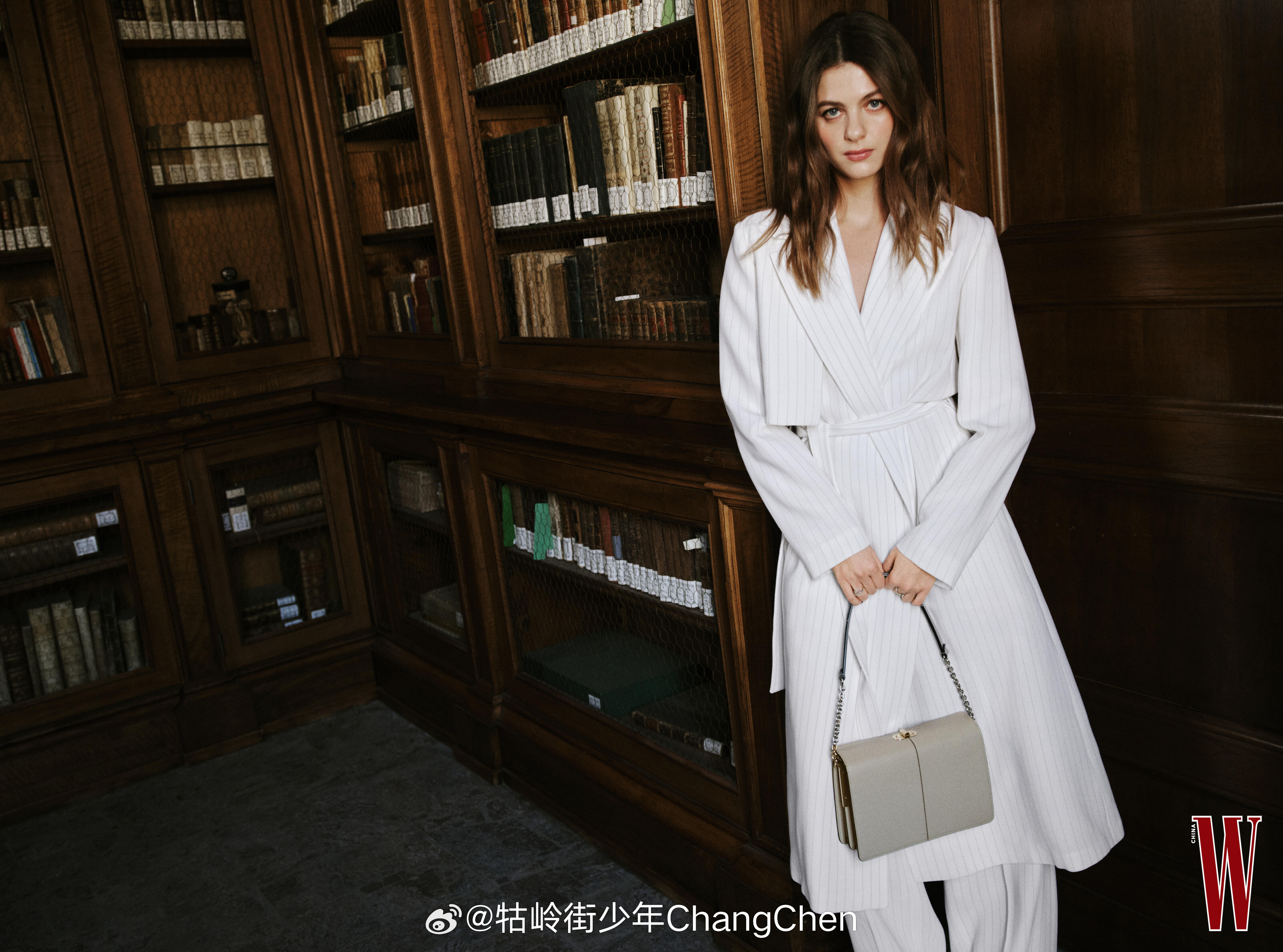 W中文版拍了叶童和《我的天才女友》女主莱农扮演者Margherita Mazzu