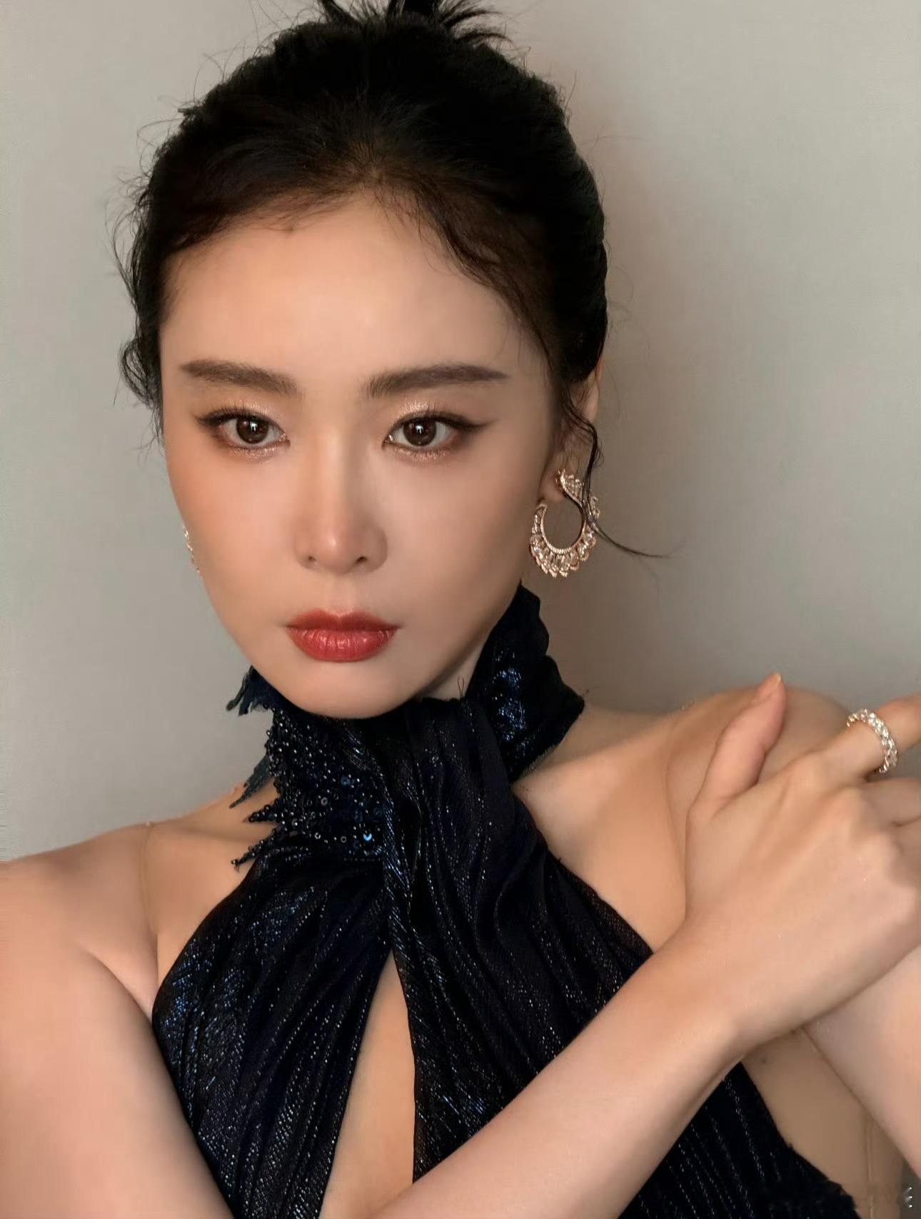 高叶只是犯了吃货该犯的错 气场全开是剧中女王，放下剧本秒变干饭人！好友在线“求助