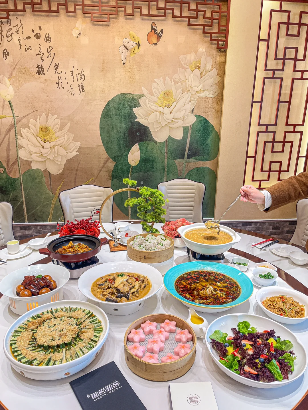 明星都来打卡的湖北菜...到底有多好吃啊..