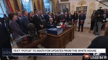 特朗普早些时候在椭圆形办公室举行的一次活动中告诉记者，与伊朗的谈判仍在进行中，他