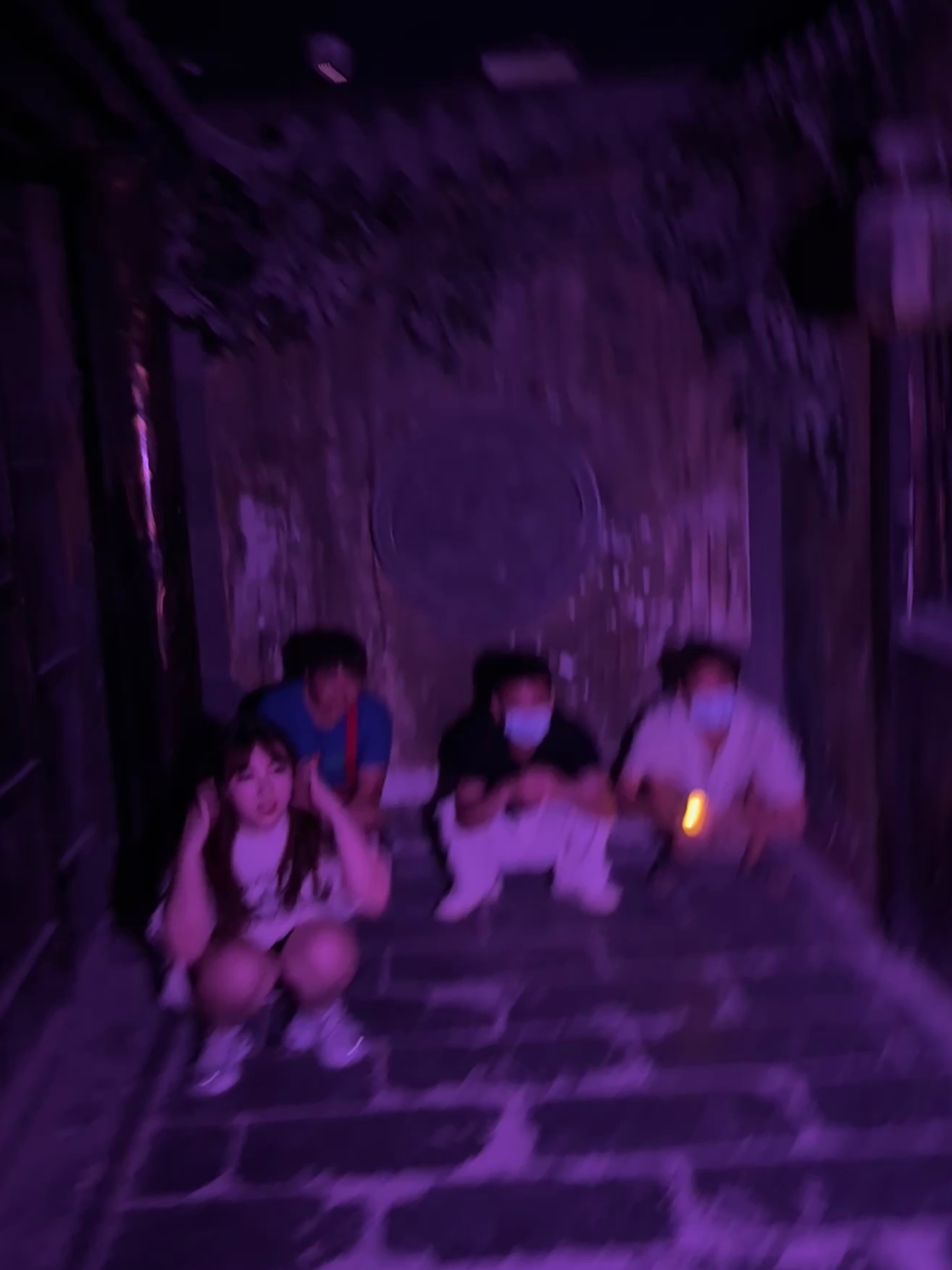 抱头鼠窜 ​​​