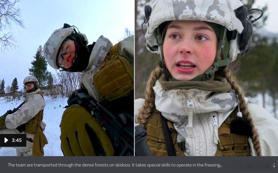 这些挪威士兵在极寒的环境中训练，以此预防俄罗斯的可能入侵，挪威与俄罗斯接壤，边境