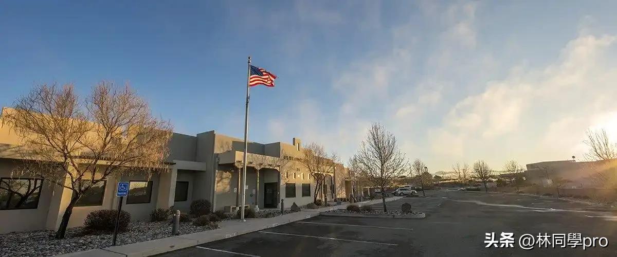 刚刚刷手机时看到这条消息，心里咯噔一下——美国驻科威特大使馆突然对所有人下达“原