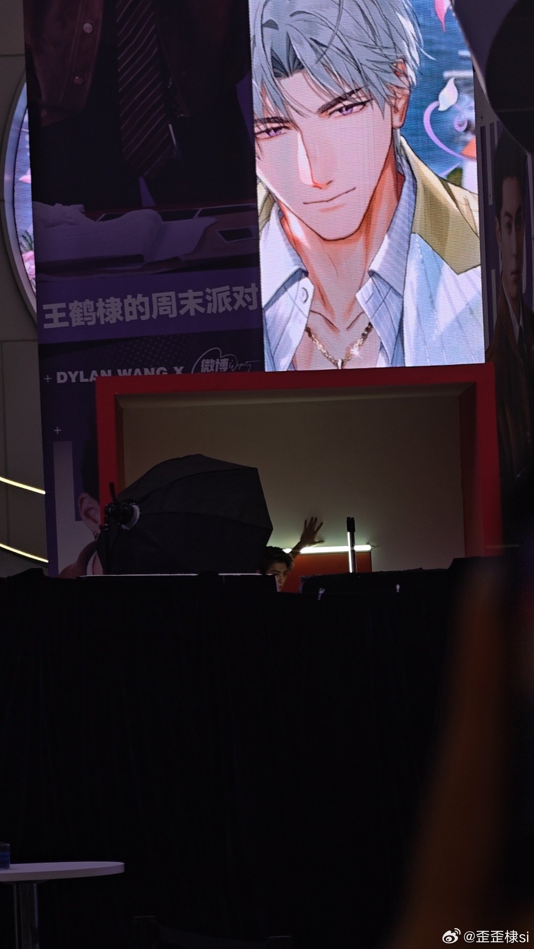 王鹤棣王鹤棣的周末派对微博派对合伙人慌乱中居然还拍了照哈哈哈真是高糊也抵挡不住的