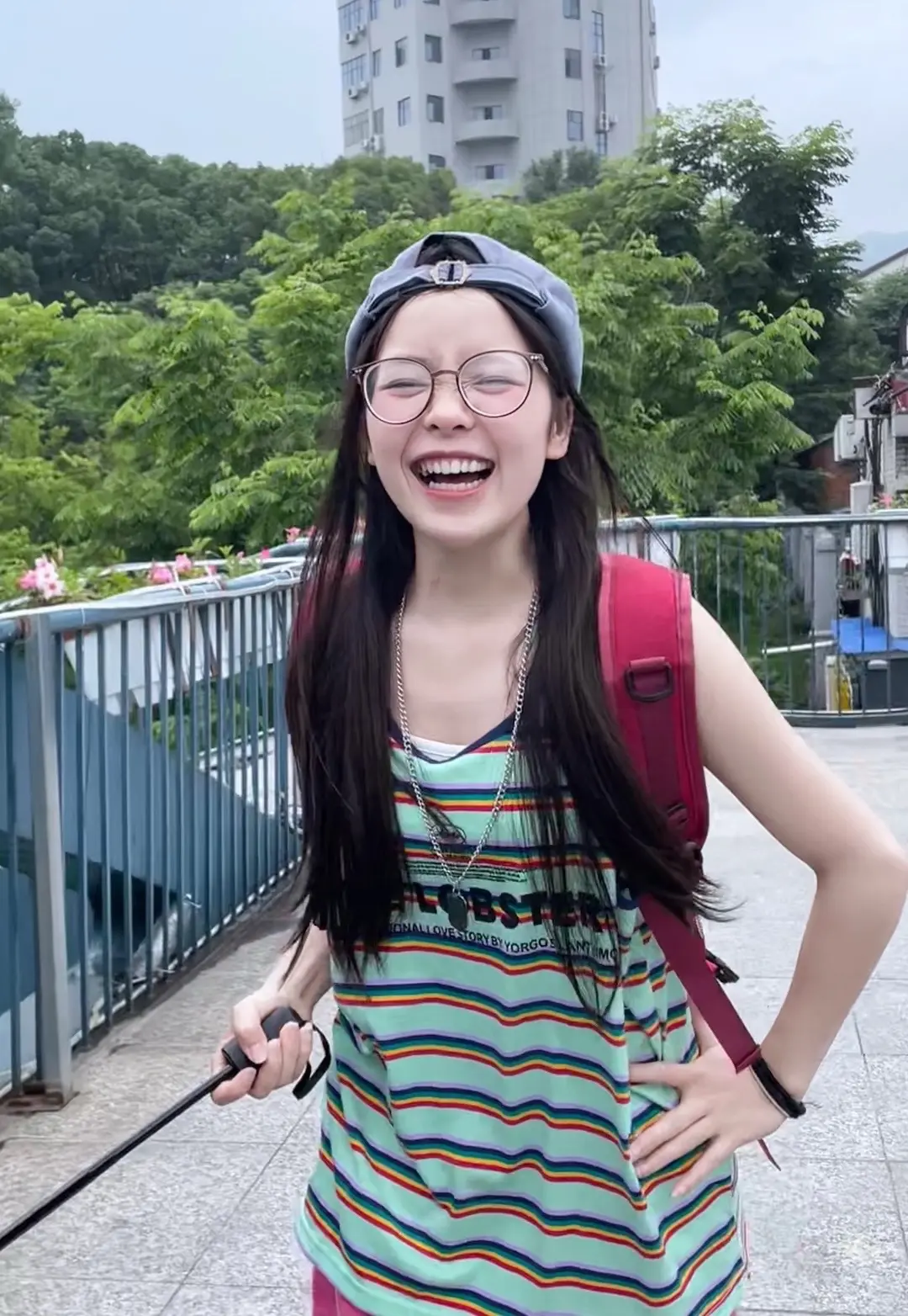 我ka！我18岁的时候活人气息这么强吗。半夜睡不着翻看曾经的照片，人总...