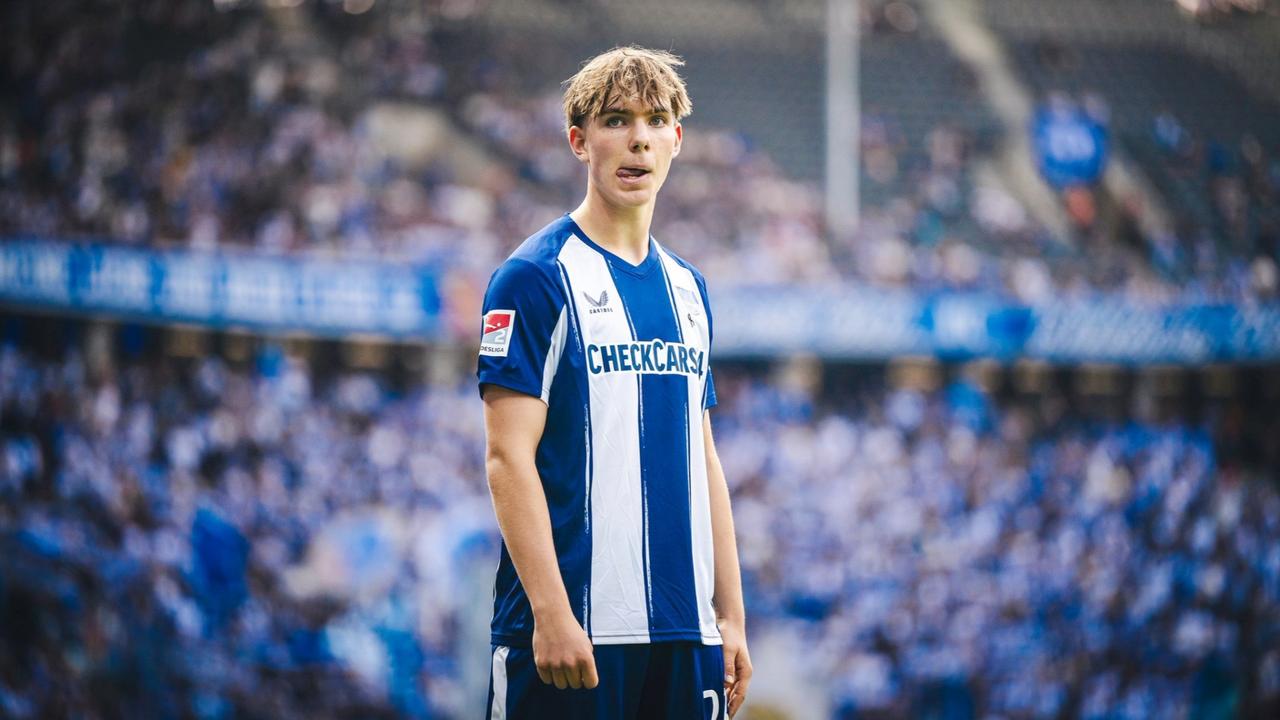 拜仁、曼联和阿森纳等队都在关注柏林赫塔16岁中场艾希霍恩。
拜仁决心不让他落入竞