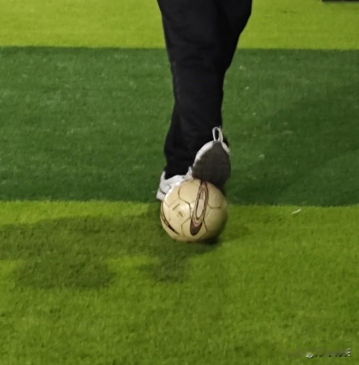 跨年夜，用一场足球来应景，别样舒爽！
踢走2025不爽的一切
迎来2026期待的