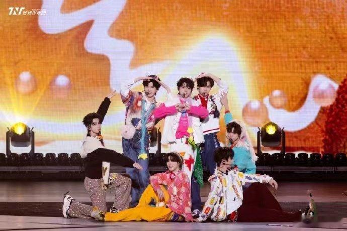 时代少年团湖南卫视跨年彩排图  湖南跨年晚会彩排路透  时代少年团[超话] 终于