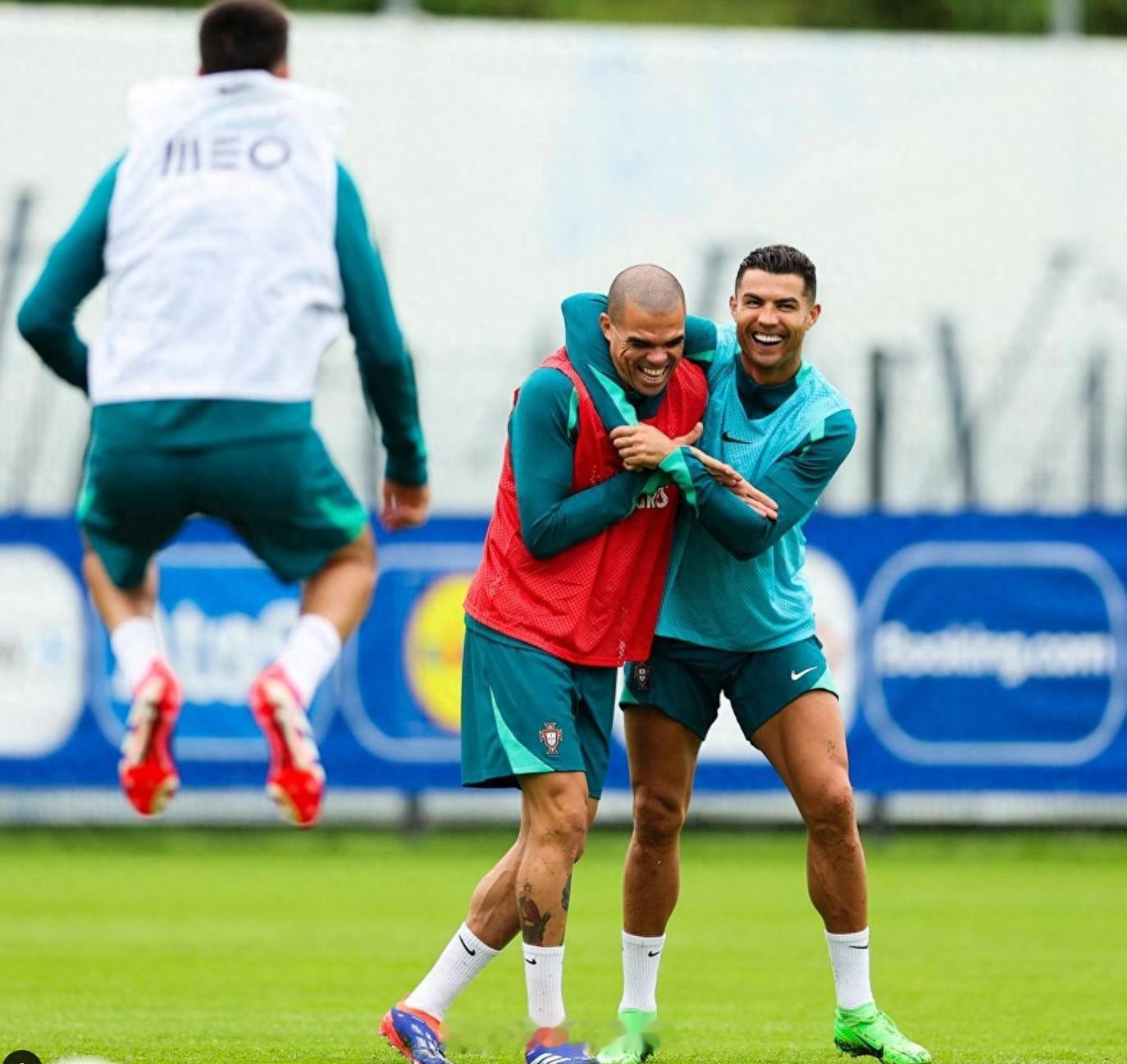 #c罗佩佩20年前后合照# 2024德国欧洲杯最为年长的参赛球员就是41岁的佩佩