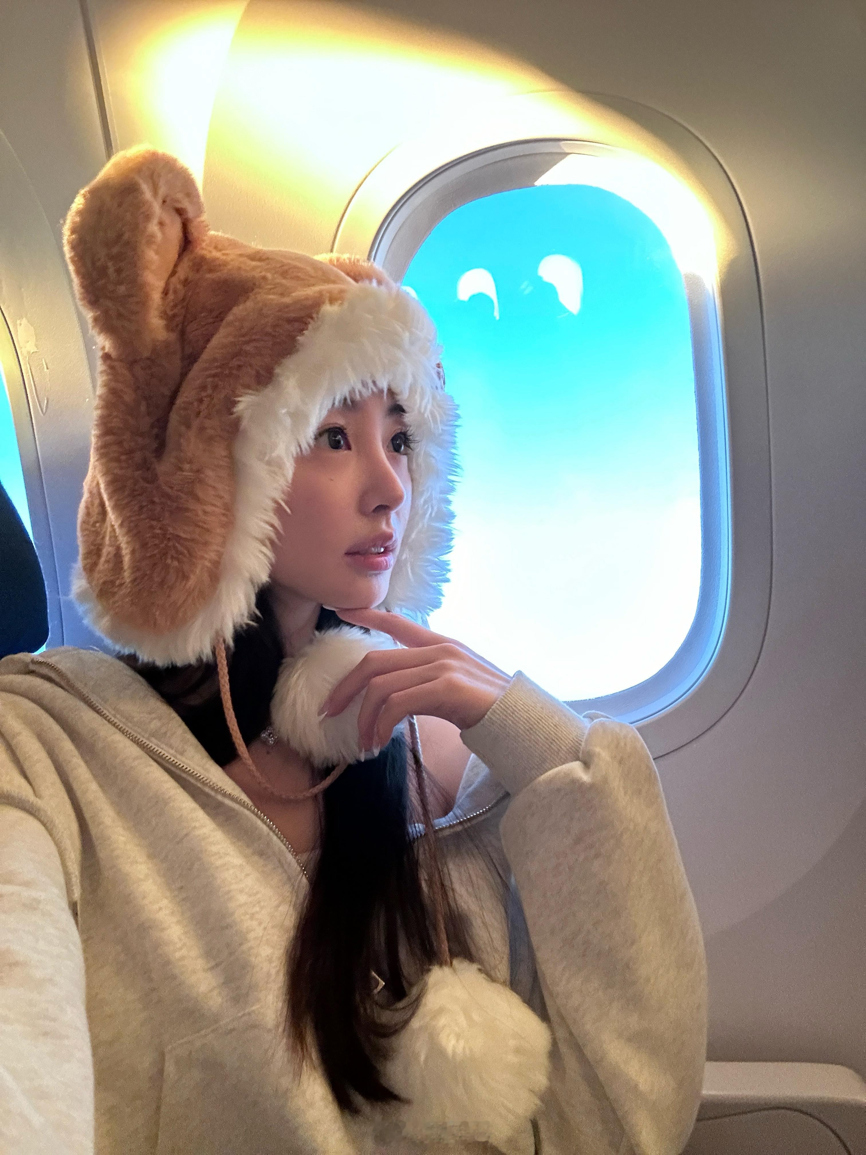 飞行日记🫧🇺🇸太久没坐过这么长时间的航班 以为会很难熬 结果睡醒说还有俩小