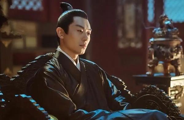 清朝建立后，凭借强大的军事力量，迅速接管了包括朝鲜、越南和琉球在内的众多藩属国，