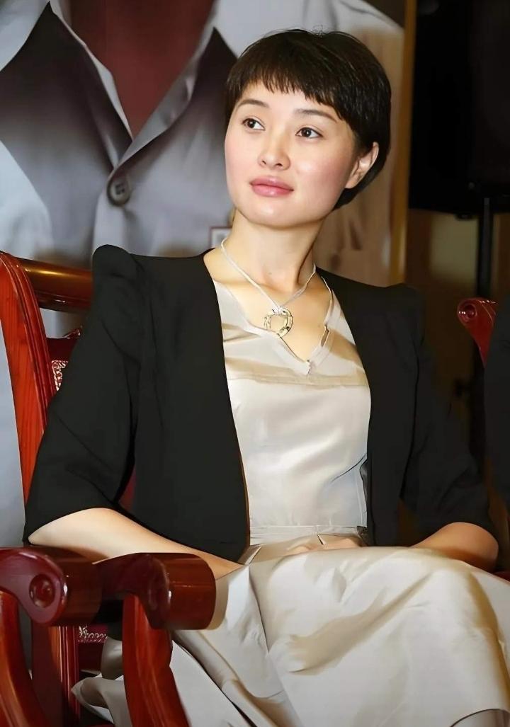 吴越和徐梵溪两人应该是全网最让人心疼的女人了，她们都是爱上了一个不该爱的男人，她
