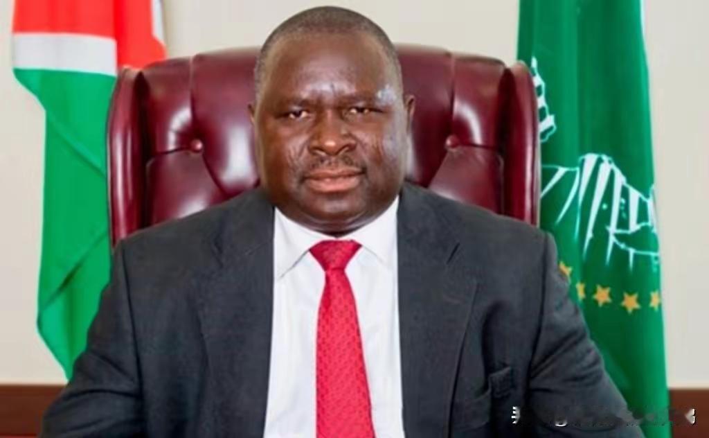 嘿，你又来了吗？
世界很有趣，就看你以怎样的眼光去观察了。纳米比亚执政党议员阿道