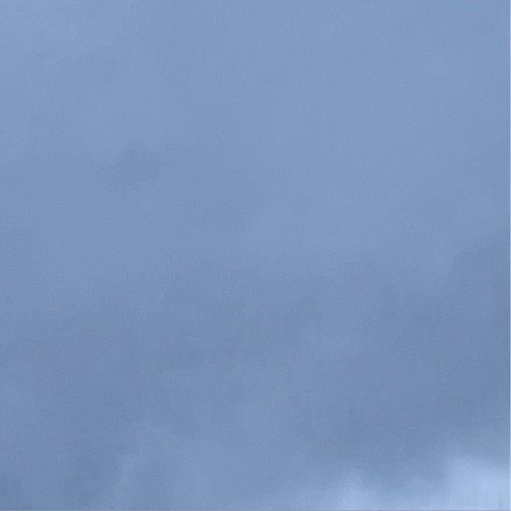 乌云密布，雷电交加。让暴风雨来得更猛烈些吧。 