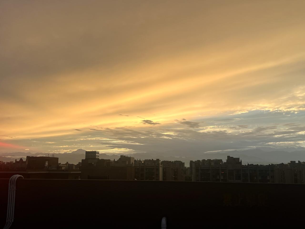 这是一位儿媳妇说的，三观最正的一段话：
"现在没有不好的婆婆，只有不知足的媳妇。