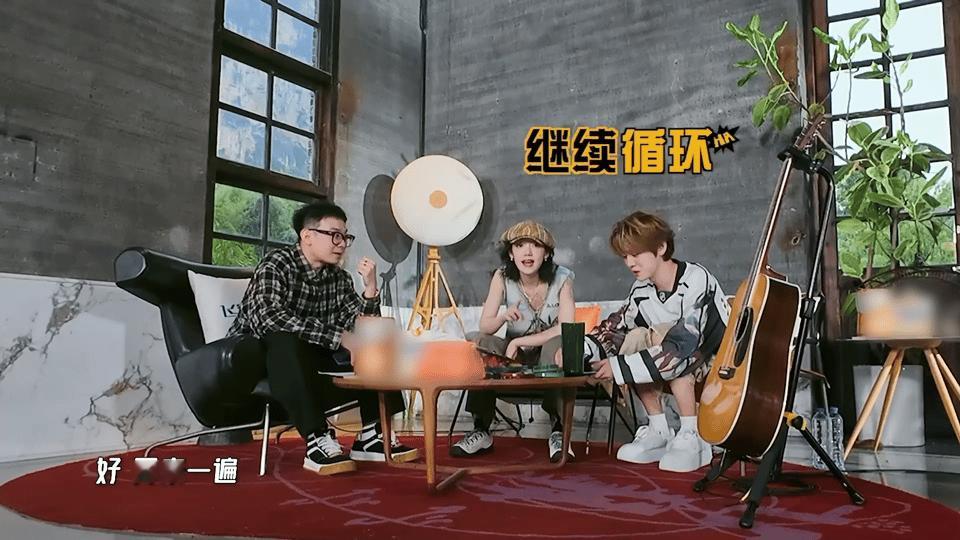 陈赫鹿晗合唱我们的明天 此刻的合唱不仅是音乐，更是一段美好的回忆，陈赫和鹿晗用歌
