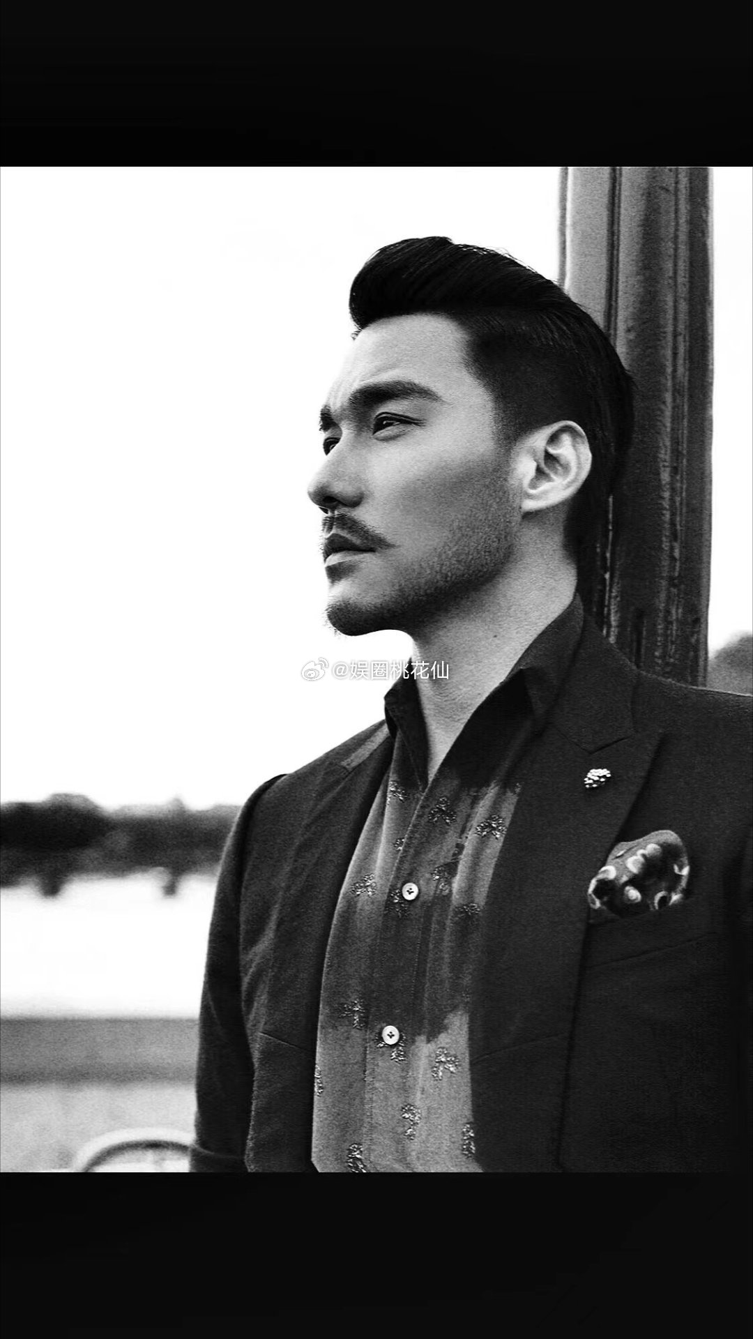 #胡兵这身材不愧是首席超模#毫无疑问男模第一个就会想到胡兵，他就是大多数人眼里心