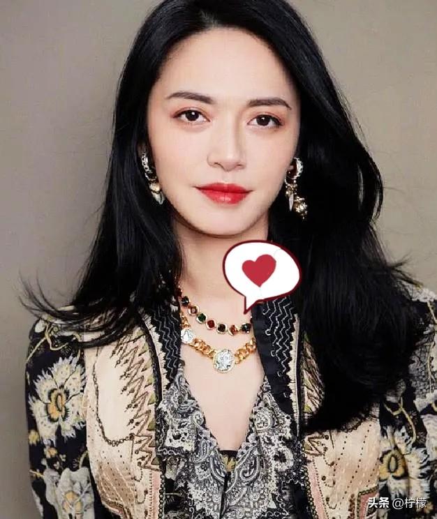 姚晨这次离婚官宣彻底失算了，
本来想靠离婚发文，再上一下热搜，提高自己的人气，没