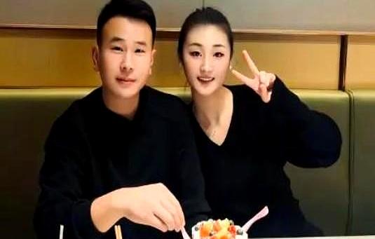 咱就说啊，非得把恩爱秀到网上才算真爱吗？
陈亚男和男友刚开通账号就合体庆生，对视